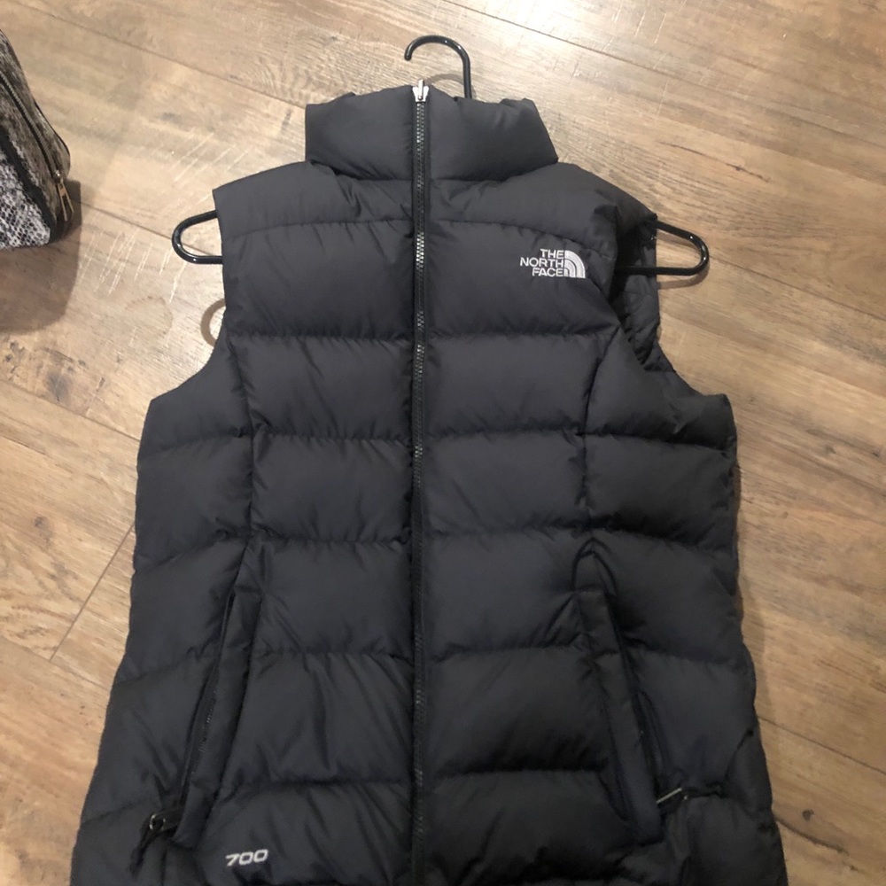 The north face nuptse vest 700 down. Xs